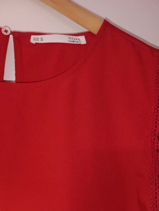 Camisa roja sin mangas talla M