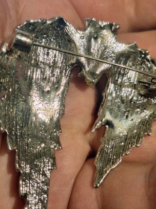 Broche Alas de Ángel plateada con Brillantes joyas