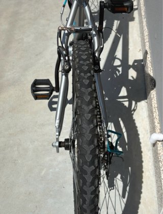 Bicicleta Rockrider plateada y azul