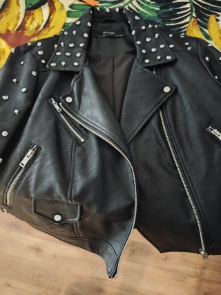 Chaqueta Biker Zara Tachuelas Calavera