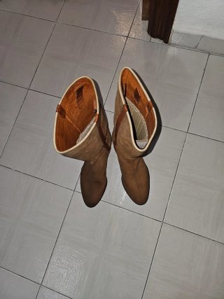 Botas camperas hechas a mano sin usar