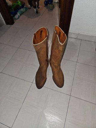 Botas camperas hechas a mano sin usar