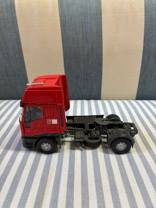 Camion Iveco Scuderia Ferrari Modellino
