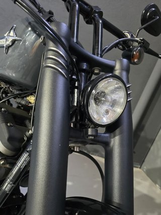 HARLEY DAVIDSON IRON 883