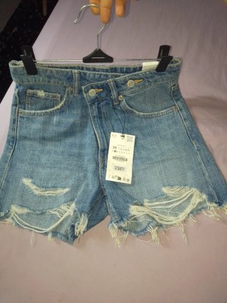 Shorts vaqueros Zara rotos asimétricos T.34