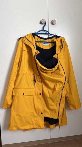 Abrigo premamá/porteo azul y amarillo