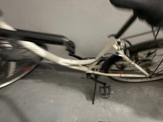 Bicicleta de paseo blanca