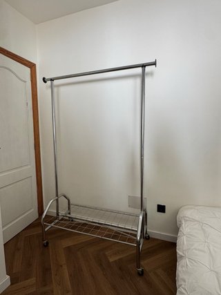 Perchero Metálico Plegable con Ruedas