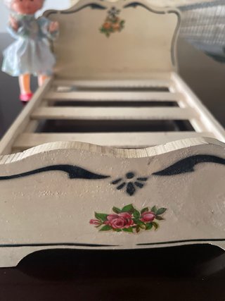 Muñeca necesita apañar camita