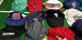 Lote de 25 gorras antiguas de coleccion