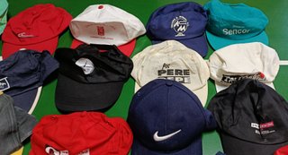 Lote de 25 gorras antiguas de coleccion