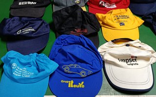 Lote de 25 gorras antiguas de coleccion