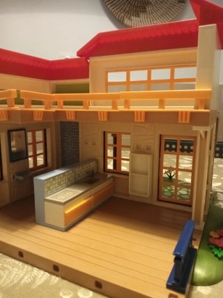Casita Playmobil con jardín