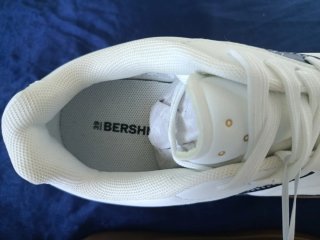 Zapatillas deportivas blancas y azules