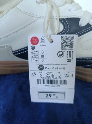 Zapatillas deportivas blancas y azules