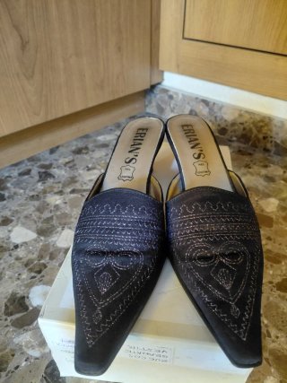Zapatos ERIAN'S piel negros destalonados talla 39