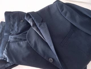 Traje de hombre azul marino