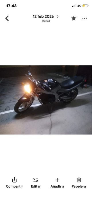 Suzuki Naked Negra