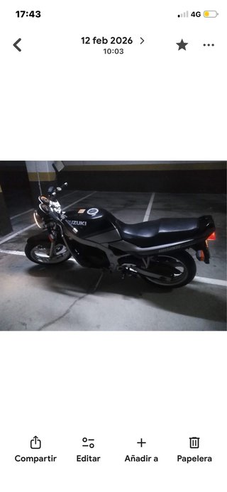 Suzuki Naked Negra