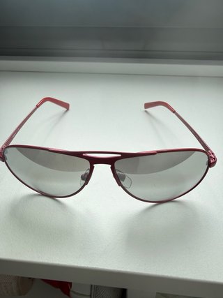 Gafas de sol DKNY montura metálica roja