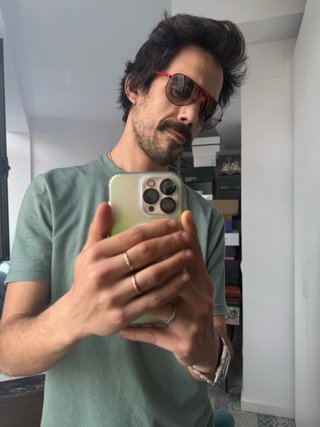 Gafas de sol DKNY montura metálica roja
