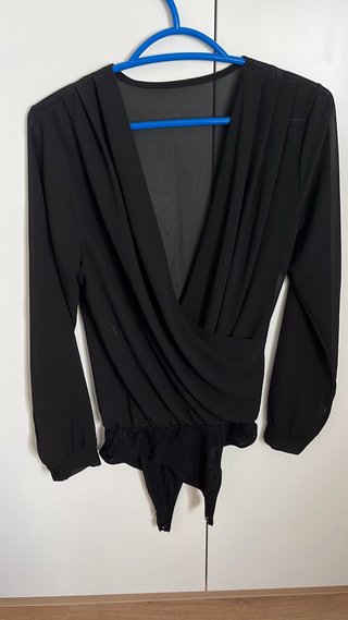 Body tipo blusa negro manga larga