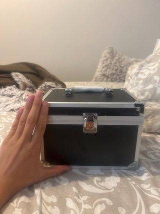 Joyero con espejo y compartimentos