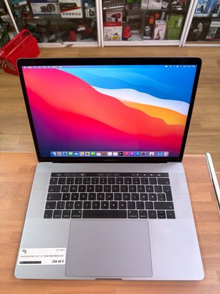 MacBook Pro 2017 15” 16GB RAM 256GB SSD