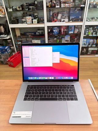 MacBook Pro 2017 15” 16GB RAM 256GB SSD