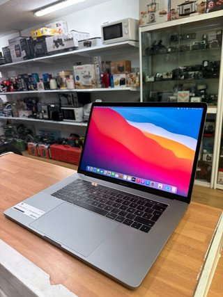 MacBook Pro 2017 15” 16GB RAM 256GB SSD