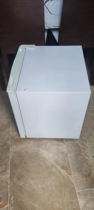 Congelador pequeño 50 litros FrigeluX. Blanco