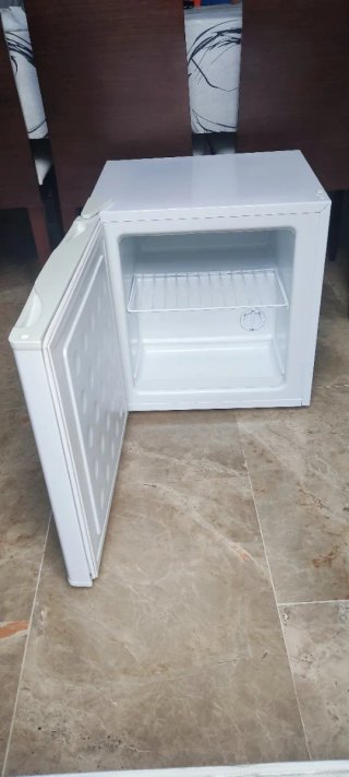 Congelador pequeño 50 litros FrigeluX. Blanco