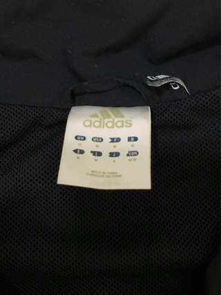 Chaqueta deportiva Adidas 3 rayas negra y roja