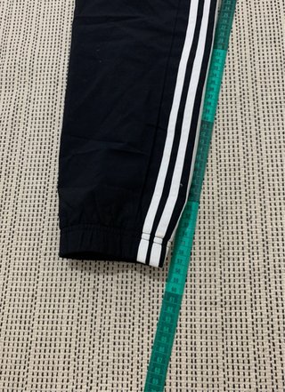 Chaqueta deportiva Adidas 3 rayas negra y roja