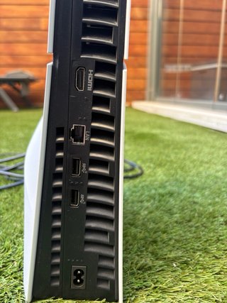 PlayStation 5 + Mando Blanco,