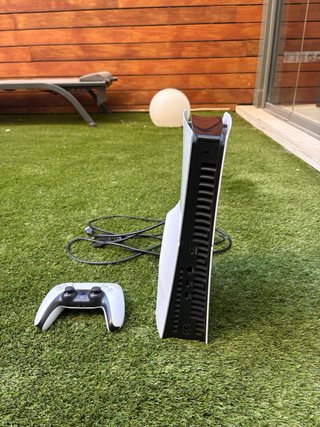 PlayStation 5 + Mando Blanco,