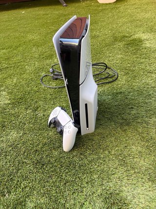 PlayStation 5 + Mando Blanco,