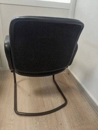 Último día 30julio Silla de oficina gris y negra