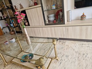 Mesa de centro cristal y metal con travertino