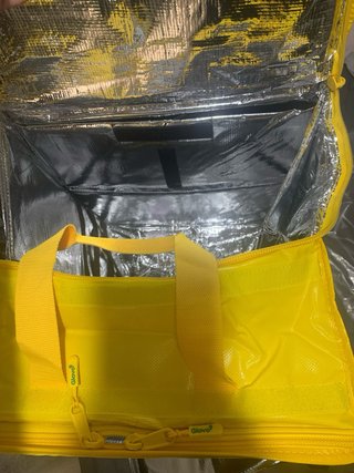 Mochila Glovo Amarilla  Con casco