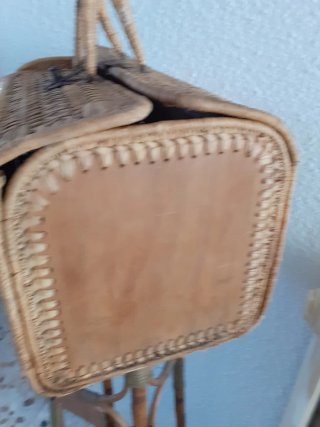 Cesta mimbre y madera antigua pintada