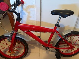 Bicicleta infantil roja