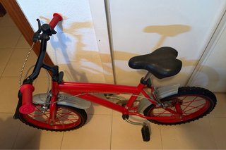 Bicicleta infantil roja