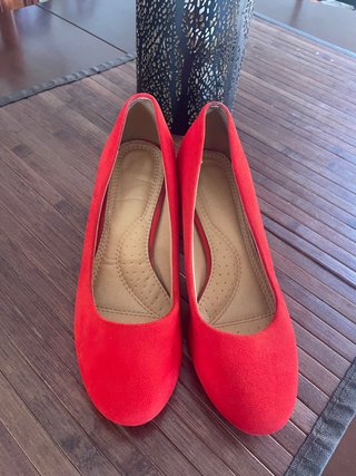 Tacones rojos de ante