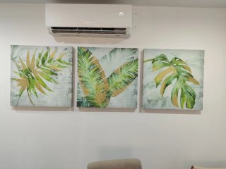 Tres cuadros decorativos hojas doradas