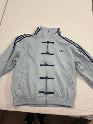 Chaqueta Adidas azul con botones