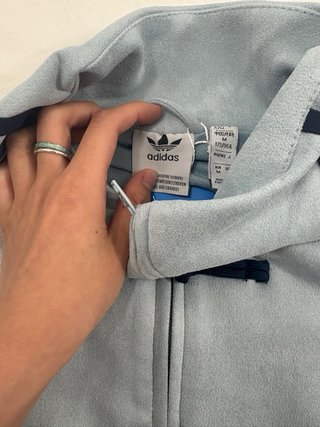 Chaqueta Adidas azul con botones