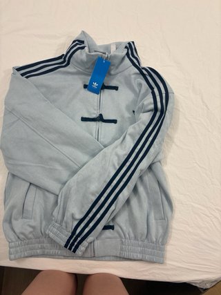 Chaqueta Adidas azul con botones