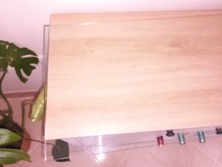 Mueble de cocina blanco y madera