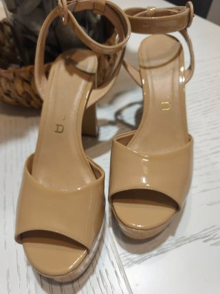 Sandalias Unisa tacón plataforma nude